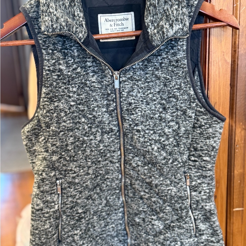 Abercrombie & Fitch Black and Gray Vest